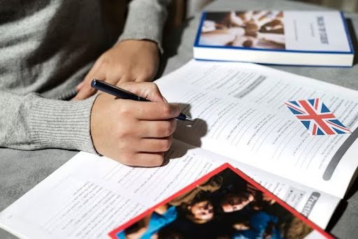 How to Write a Winning Scholarship SOP for UK Universities